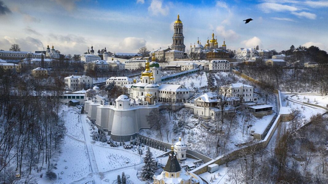 Ultimatum dat călugărilor de la Lavra Kiev-Pechersk, unul dintre principalele centre ale ortodoxiei