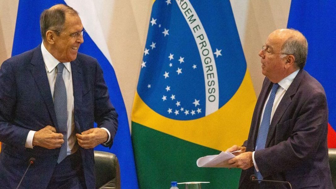 În același timp cu sosirea lui Iohannis în Brazilia, șeful diplomației braziliene acuză sancțiunile împotriva Rusiei
