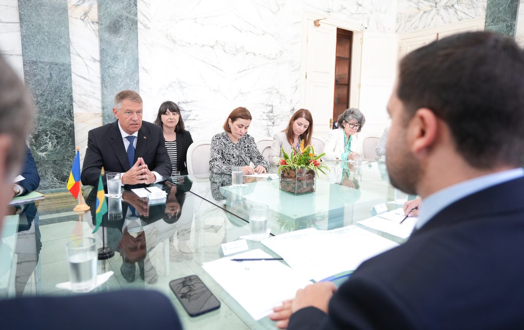 Iohannis, primit de adjuncți la Rio