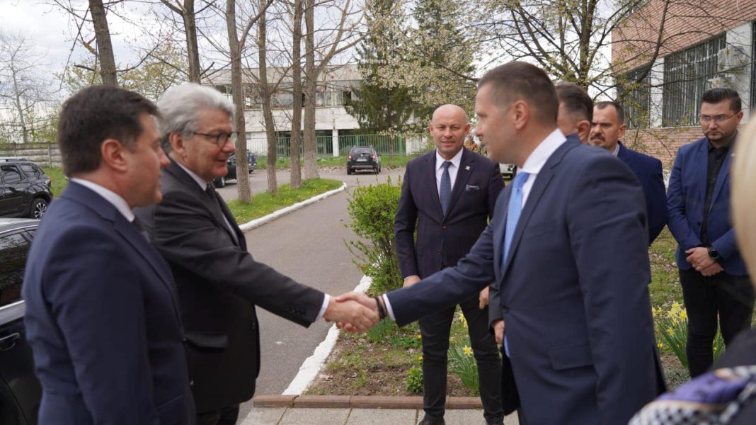 Șeful CJ Dâmbovița: Mă bucură atenția pe care Comisia Europeană și Ministerul Economiei o acordă industriei de apărare din Dâmbovița