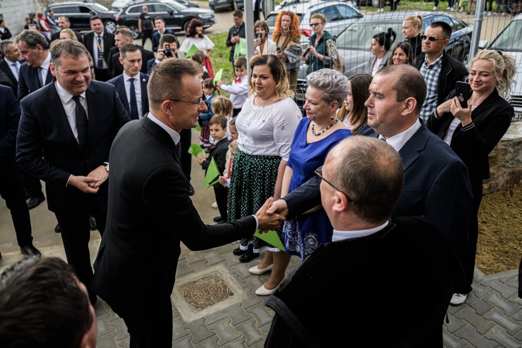 Ministrul de externe maghiar la Oradea: Dacă nu vom începe să asigurăm condiţiile necesare păstrării identităţii maghiare încă din grădiniţă, atunci ne asumăm, din păcate, şi riscul ca toată cauza să fie pierdută