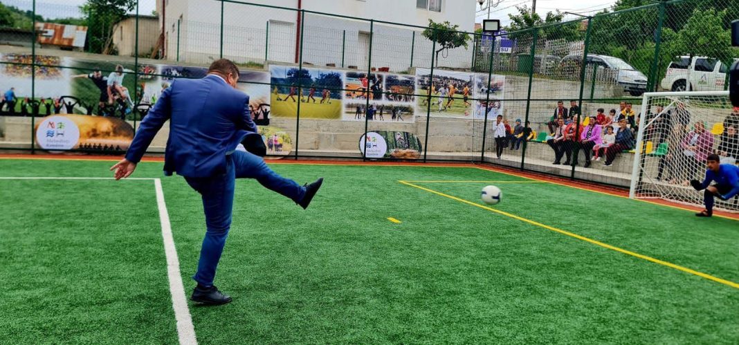 TEREN DE FOTBAL PENTRU COPIII DIN CIREȘU