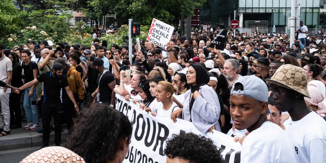 Revoltele din Franța: Suspendarea transportului public seara