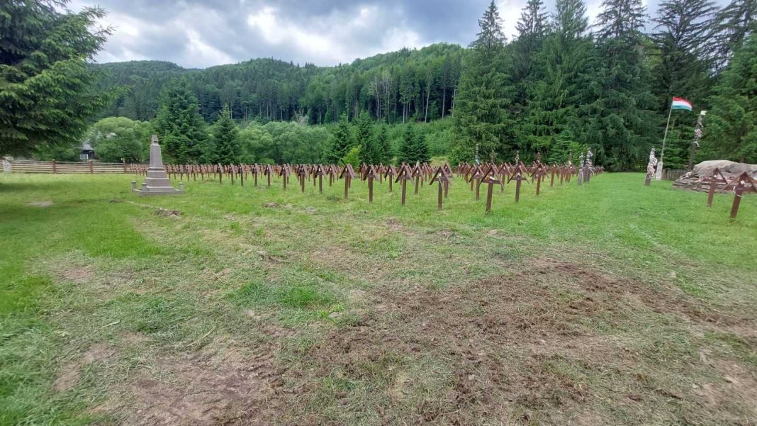 Alianța Maghiarilor din Transilvania: Autoritățile române au permis profanarea cimitirului din Valea Uzului