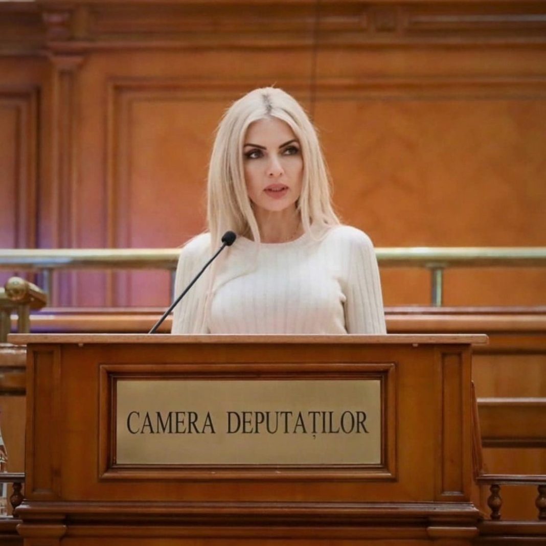 Laura Vicol: Senatul a adoptat unul dintre proiectele legislative pentru care m-am bătut intens în ultima perioadă – Legea privind Statutul asistentului judecătorului.Pentru cei care se întreabă de ce este nevoie de o astfel de lege, răspunsul este simplu. Sistemul de Justiție din România este supraaglomerat, instanțele nu mai fac față numărului de dosare, presiunea volumului de muncă asupra judecătorilor este imensă