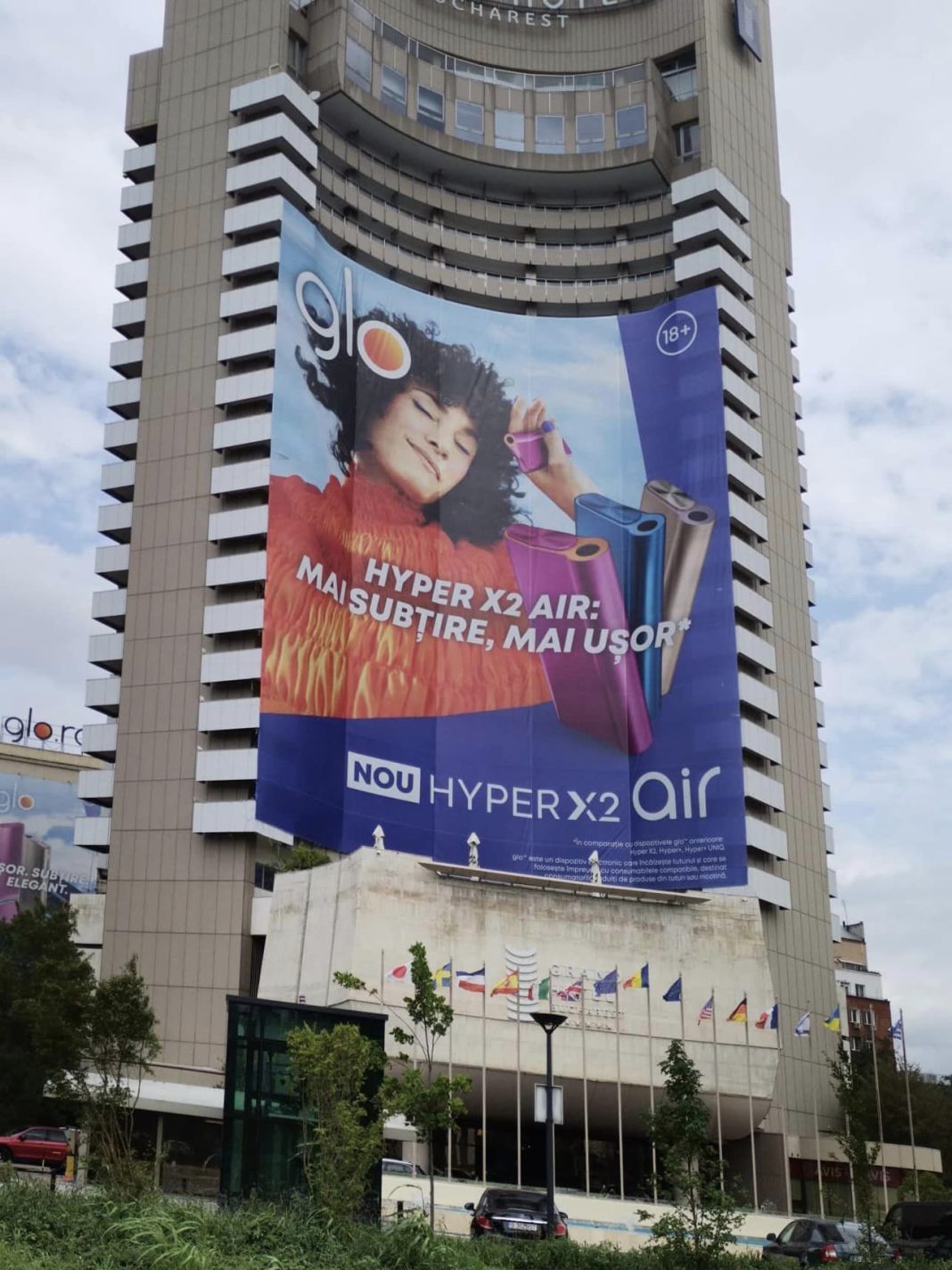 Alexandru Petrescu: Zilele trecute, pe clădirea unuia dintre cele mai emblematice hoteluri din București, un “impozant” mesh își face apariția, fără ca niciunul din edilii sectorului 1 sau ai Capitalei să reacționeze