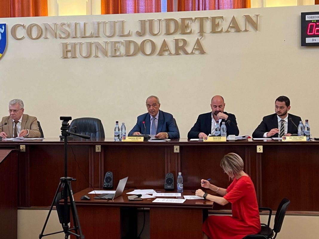 Consiliul Județean Hunedoara a aprobat un proiect vital pentru infrastructura de transport rutier: „Nodul direct spre Deva este cât se poate de necesar și util atât pentru hunedoreni, cât și pentru toți cei care ne tranzitează județul. Accesul direct de la Deva spre autostrada intră de acum la capitolul fapte!”