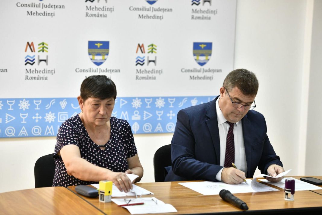 Bazinul de înot din Drobeta Turnu Severin aproape de finalizare. S-a semnat contractul pentru parcare