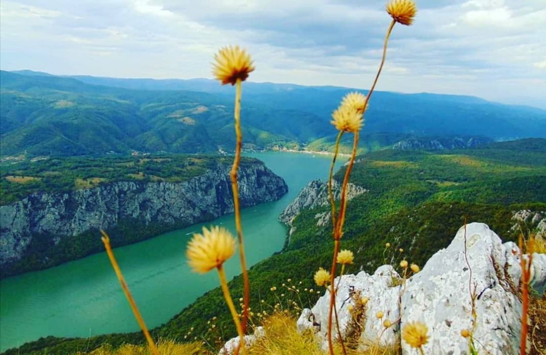 Drum din Cheile Nerei spre Clisura Dunării prin superbul Banat de Munte