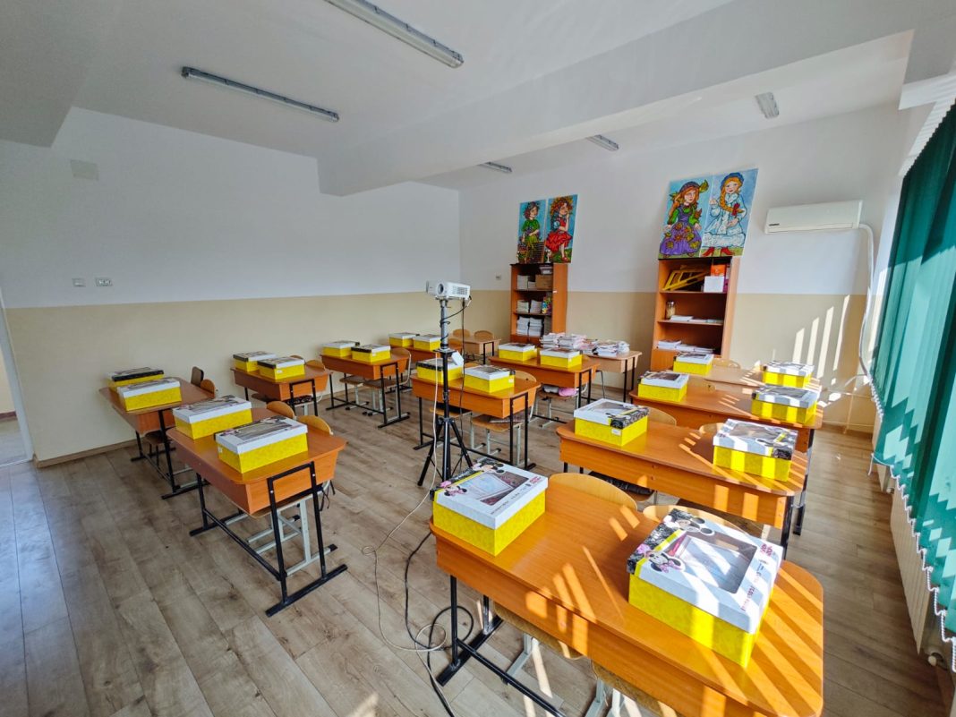 Rechizite pentru 400 de elevi proveniți din familii cu posibilități financiare reduse oferite de Primăria Drobeta Turnu Severin
