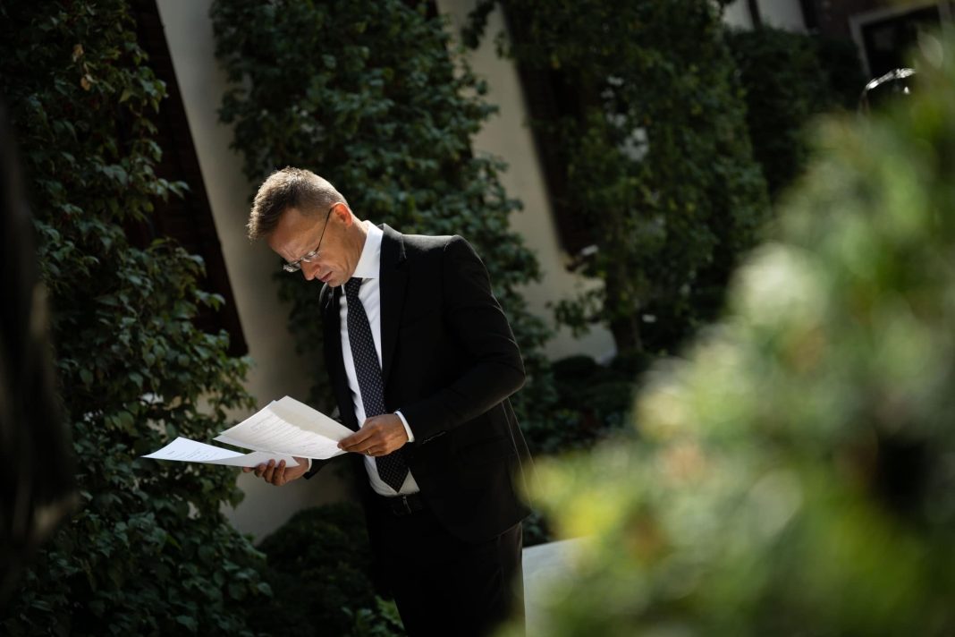 Ministrul ungar de externe: Cei care au încercat să convingă Ungaria să renunţe la cooperarea economică cu lumea estică, fac acest lucru pentru că sunt „invidioşi” şi „nu vor să le facem concurenţă acolo”