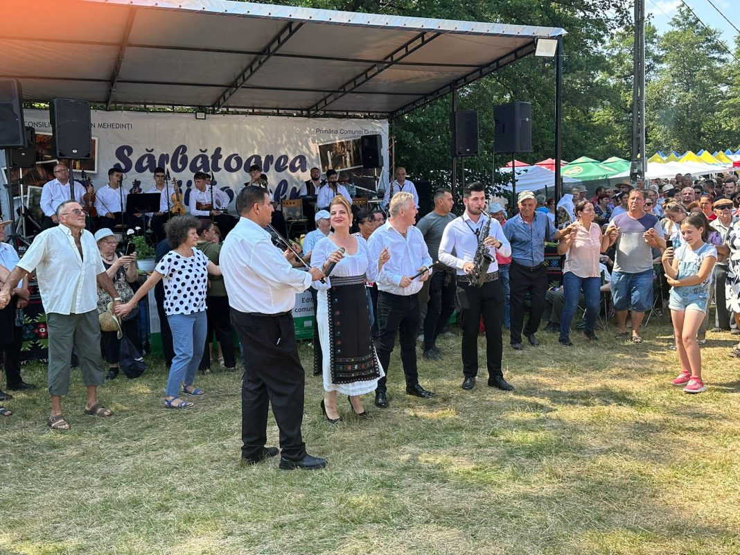 SPECTACOL ȘI VOIE BUNĂ LA CEA MAI LONGEVIVĂ SĂRBĂTOARE DIN JUDEȚUL MEHEDINȚI