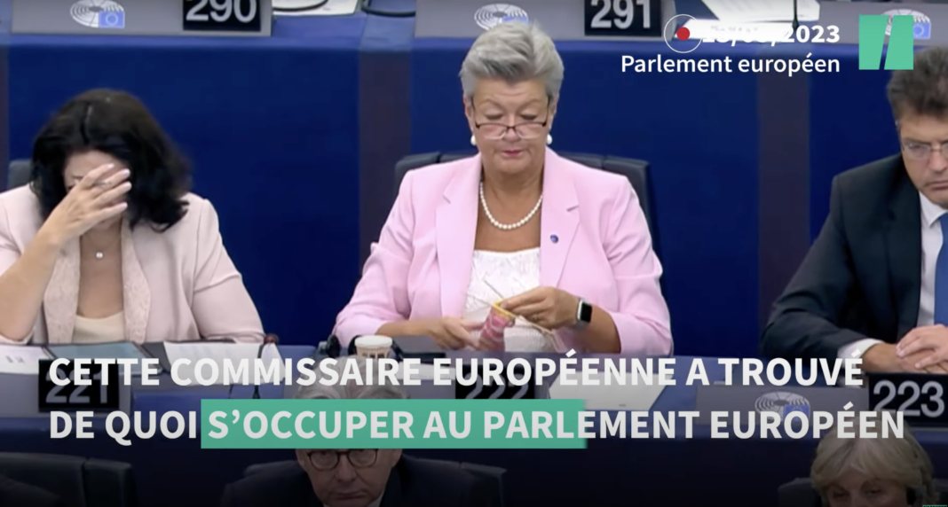 VIDEO/Un comisar european tricota în timpul discursului lui Leyen despre Starea UE