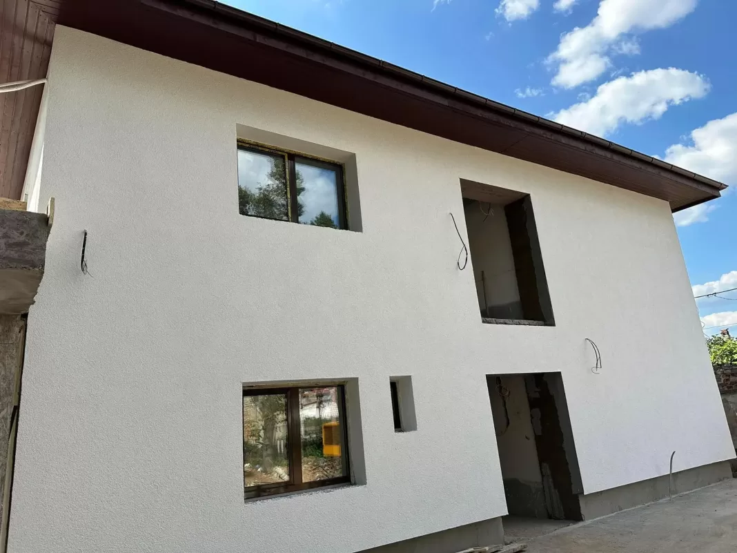 Șeful CJ Mehedinți monitorizează lucrările de reabilitare la Secțiile Boli Infecțioase și Pneumologie I și II