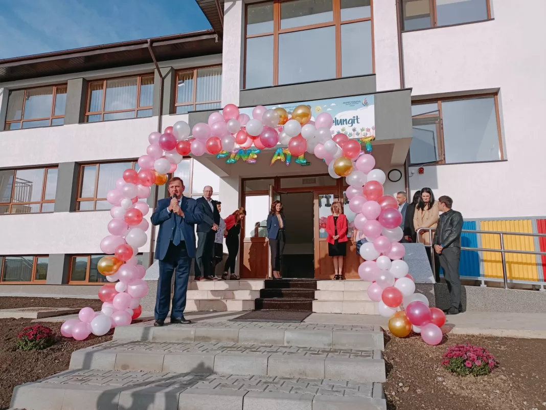 Film cu proști la Vaslui: Au plătit 5,3 milioane lei să construiască o grădiniță, dar și-au dat seama după că trebuie și un zid de sprijin de peste 2 milioane