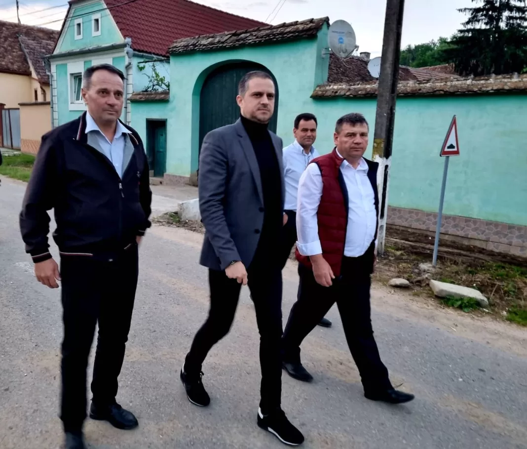 NUMIRI POLITICE: La 4 luni după ce o consilieră „fără spate politic” a promovat concursul pentru postul de director, șefii de la București i-au cerut să demisioneze. A refuzat și a fost dată afară de tot din instituție, în locul ei fiind numit un membru PSD care, la concursul pentru postul respectiv, a primit nota 0,6