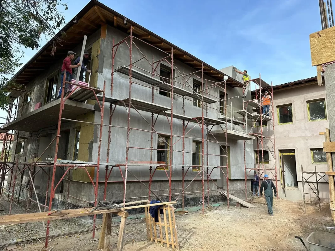 Lucrările de modernizare a Secției Boli Infecțioase din cadrul Spitalului Județean de Urgență din Drobeta Turnu Severin continuă într-un ritm alert