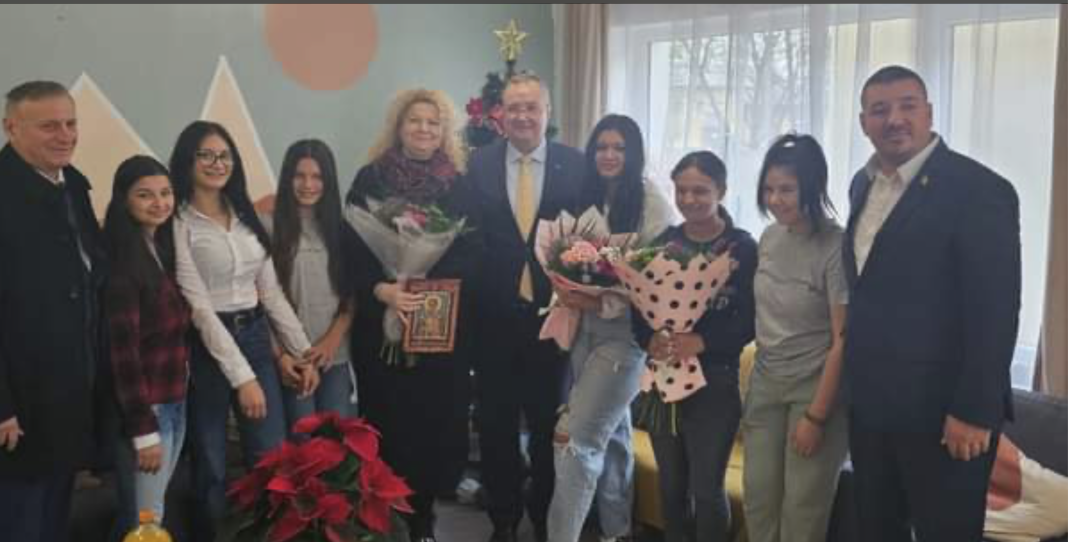 Liderul PNL Nicolae Ciucă a vizitat de ziua sa de nume un centru de copiii din Ilfov