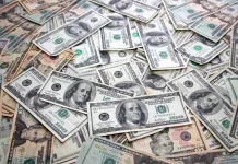 Vicepremierul irakian al petrolului a ascuns șpaga de 85 milioane de dolari in gropi de 4 metri adâncime