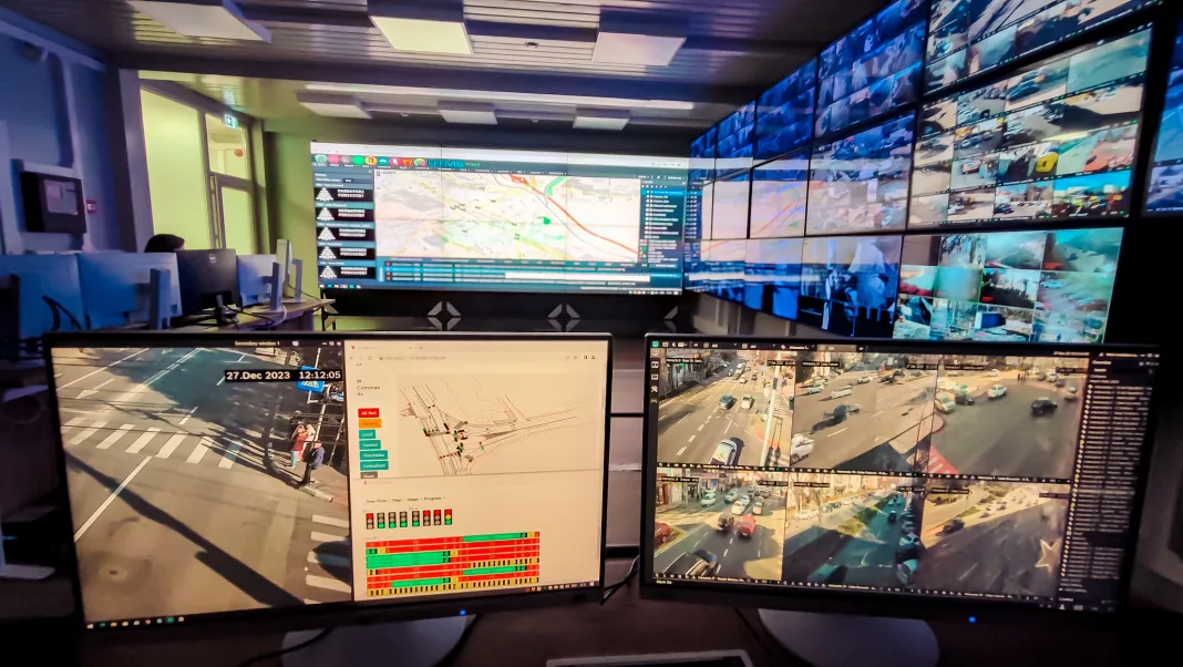 Pitești este primul oraș din România care are cinci puncte de cântărire în mișcare a vehiculelor la intrările în oraș și peste 1.100 de echipamente de ultimă generație pentru optimizarea traficului