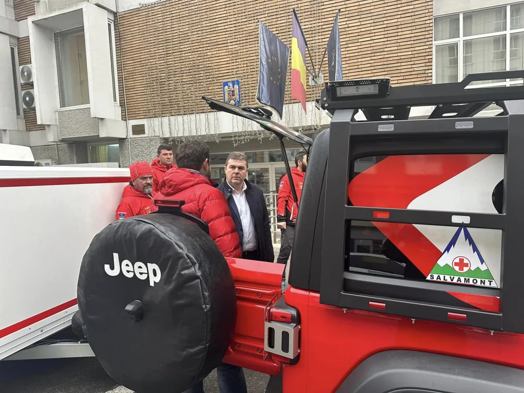 Nou partener și noi dotări pentru Serviciul Salvamont- Salvaspeo Mehedinti din cadrul Direcției Geoparcul Platoul Mehedinți