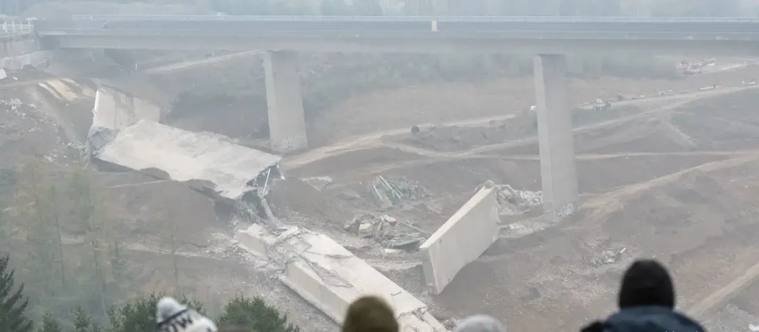 Deutsche Welle, constatare gravă despre Germania: Drumurile, podurile, căile ferate, toate sunt învechite. Schimbarea energetică este imposibilă fără noi reţele de curent. Multe miliarde de euro sunt necesare pentru renovarea infrastructurii, dar nu sunt bani la buget