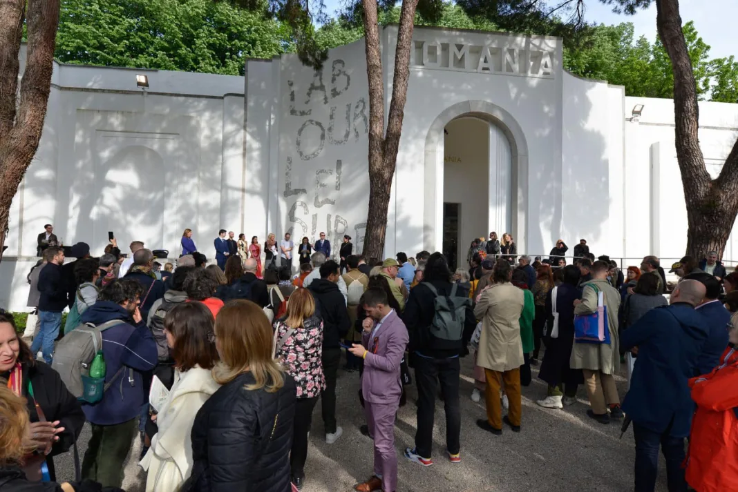 Raluca Turcan la Bienala de la Veneția: Am văzut în acest proiect al lui Serban Savu o călătorie în timp, care reconstituie un trecut apăsător și ne prezintă o Românie care își caută ritmul într-o nouă epocă istorică