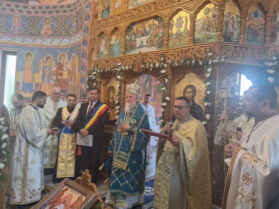 Primarul din Târgu Jiu a primit cea mai înaltă distincție oferită de Mitropolia Olteniei