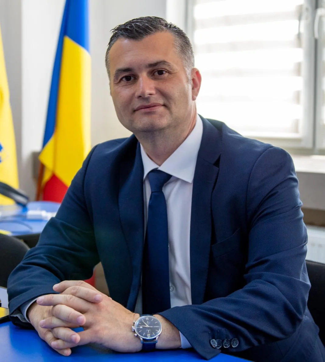 Haralambie Epure, candidat PNL la Primăria Alexandria: Victor Drăgușin are patru mandate de primar, precedate de două de viceprimar. A avut la dispoziție 24 de ani în care să demonstreze ce poate face pentru orașul nostru și pentru locuitorii lui. Or, a demonstrat din plin că nu poate să facă nimic