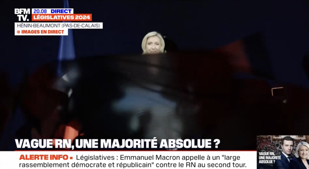 Frontul lui Le Pen aproape de majoritatea absolută cu o participare record la vot din 1981