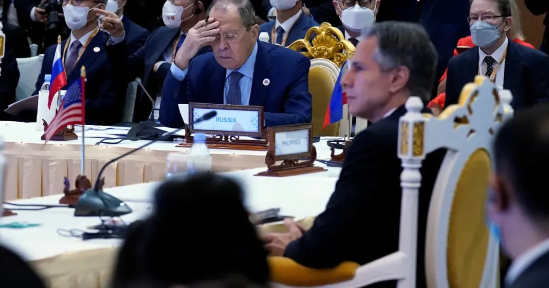 Dorin Tudoran către secretarul de stat american după ce acesta s-a amestecat in alegerile din România: Dl. Blinken este mai mult decât calificat să discute un subiect precum cel al manipulării electoratului, căci a fost inițiatorul celebrei scrisori semnate de 51 de personalități americane (foști mahări în CIA, FBI, spioni de toate felurile, alte servicii etc.) din care electoratul afla că laptopul lui Hunter Biden este o intoxicare declanșată de Moscova