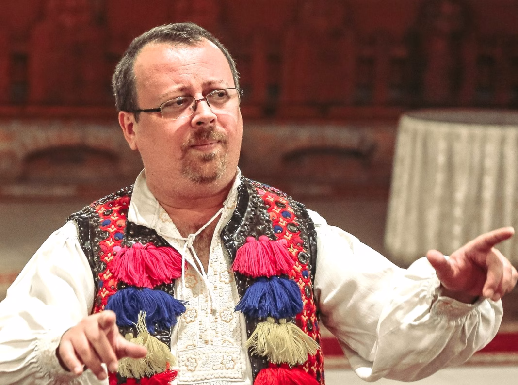 Fostul dirijor al corului Catedralei Episcopale din Baia Mare arestat pentru sex cu minori