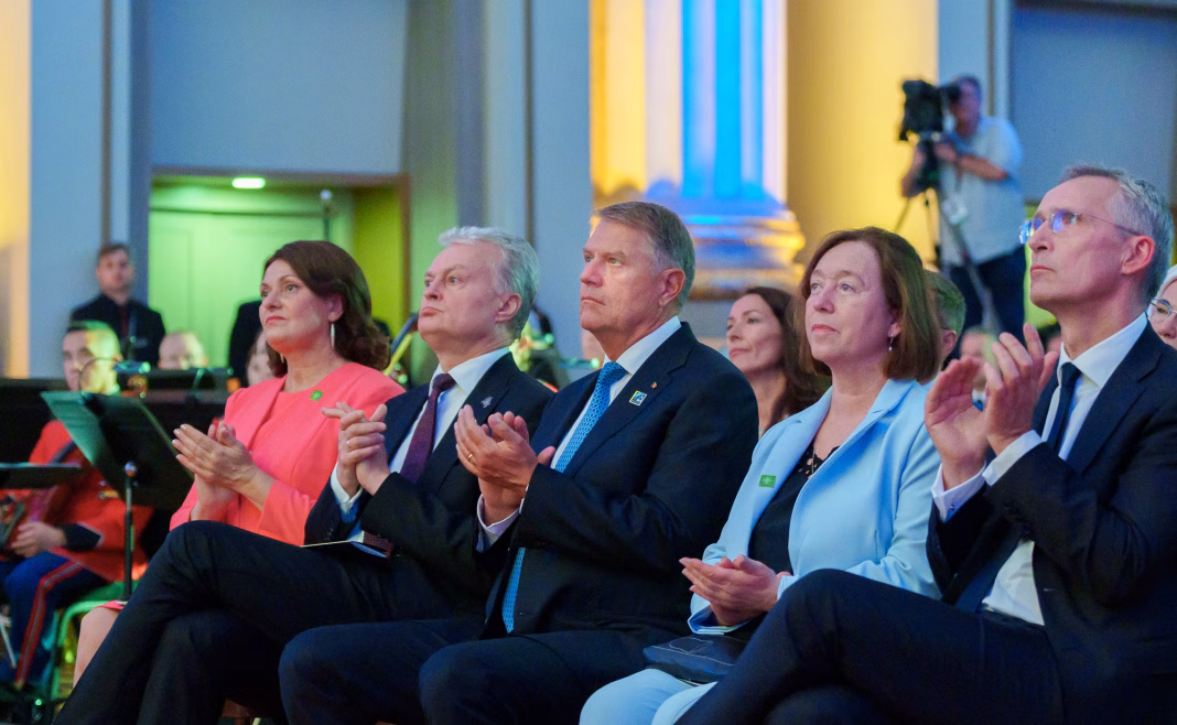 Iohannis, semnatar alături de alţi 5 lideri din NATO a unei declaraţii comune privind cedarea de sisteme de apărare aeriană Ucrainei. Ceilalți membri NATO nu se bagă