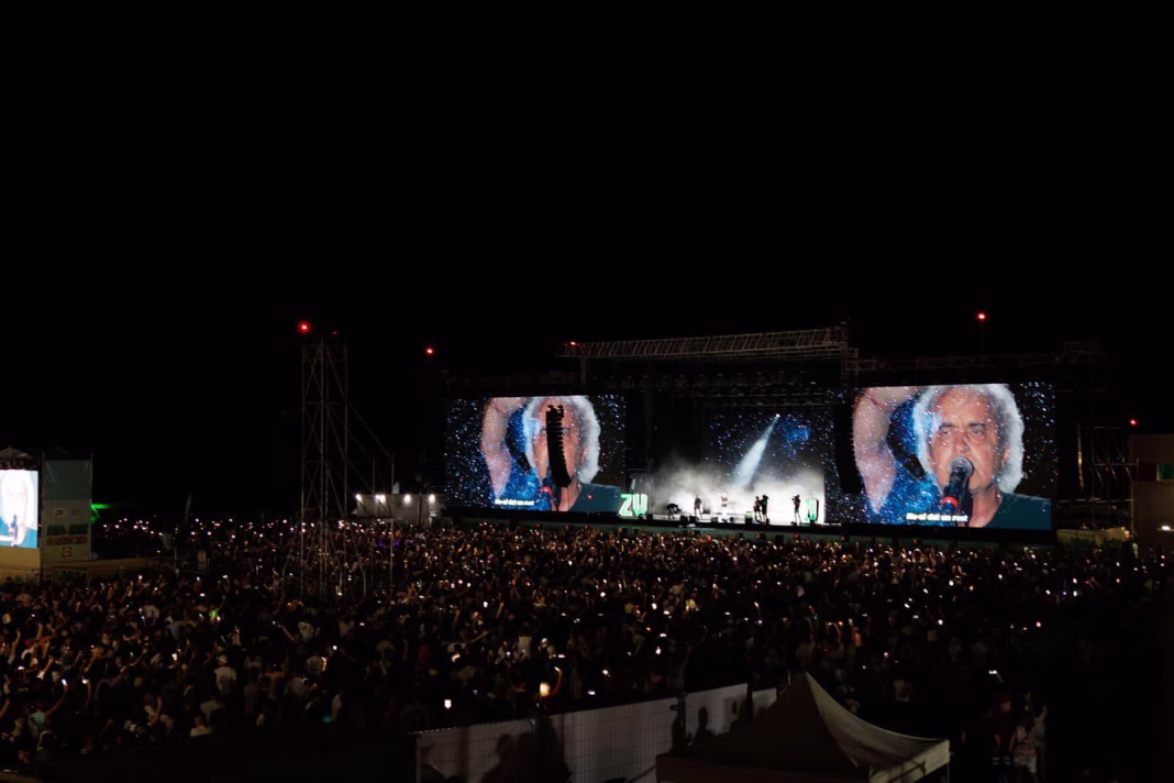 Ionel Bogdan: Forza ZU la Maramu’ a unit peste 75.000 de oameni pe cea mai mare scenă văzută în Maramureș! Aeroportul Internațional Maramureș a găzduit cel mai numeros public pe care județul nostru l-a avut vreodată