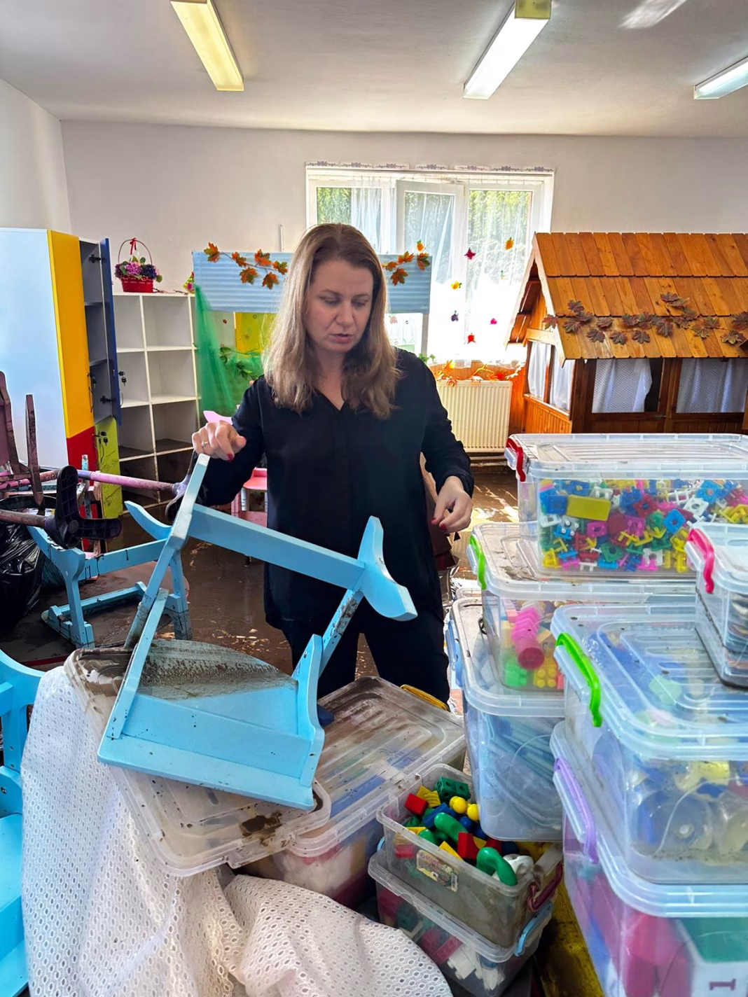 Ministra PNL a Educației verifică starea școlilor în Galați. Se caută soluții pentru reluarea cursurilor, în clase sau în containere, acolo unde școlile au fost grav afectate