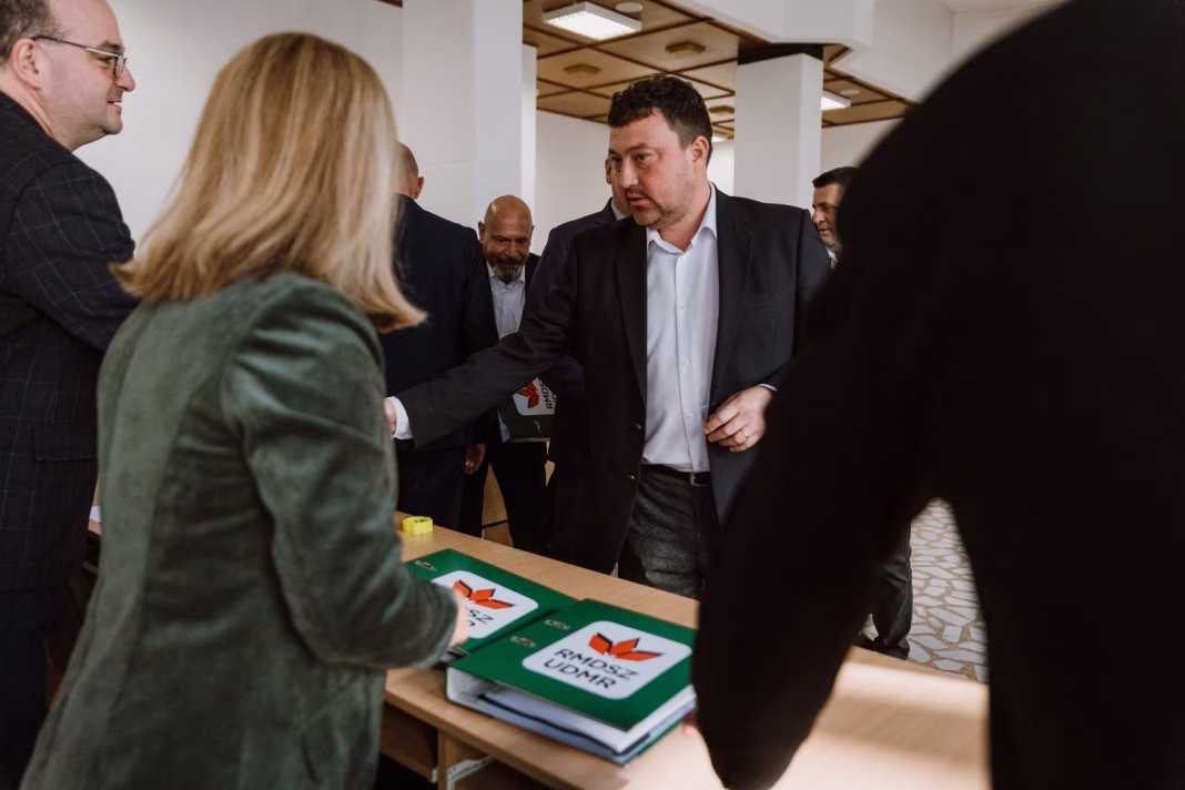 UDMR Mureș a depus lista pentru Parlament: „Vrem să aducem funcționarea statului la nivelul așteptărilor societății, nu să ajustăm comportamentul cetățenilor la comoditatea statului”