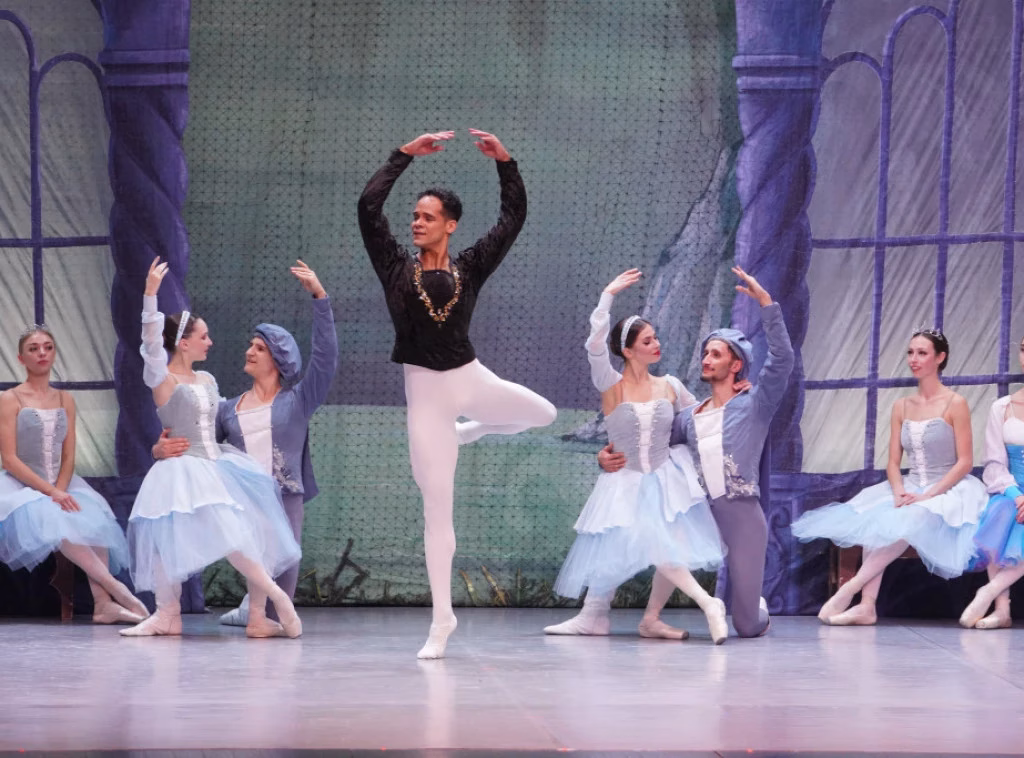 SURPRIZĂ: Celebru balet ucrainean a interpretat la Belgrad „Lacul Lebedelor” de Ceaikovski
