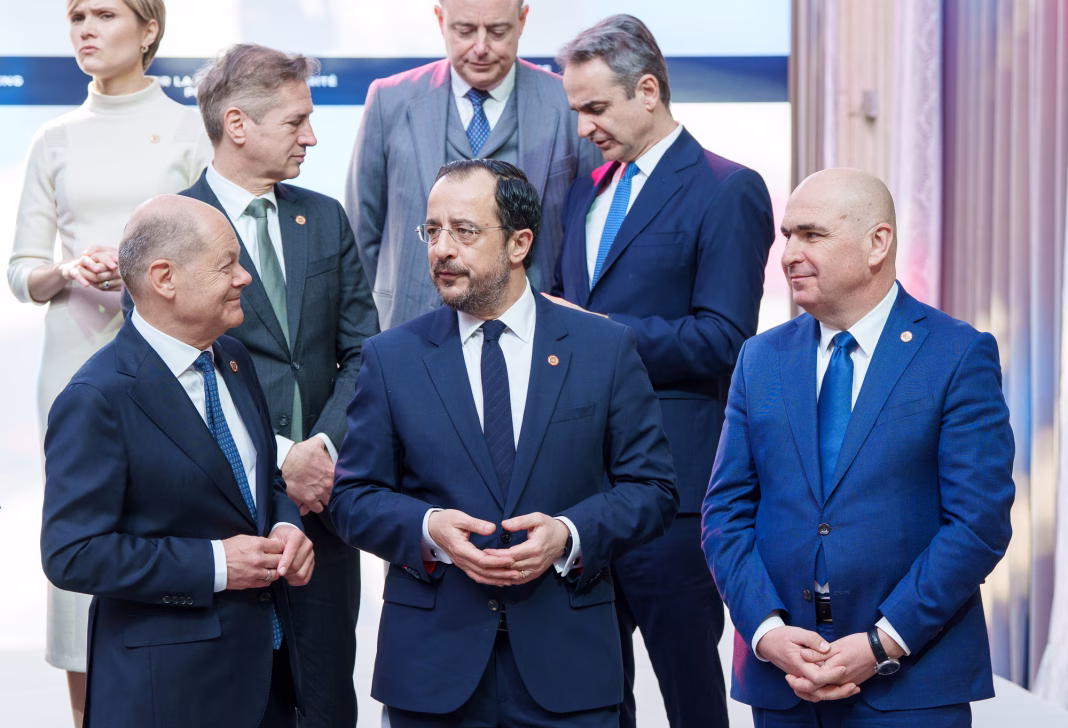 Bolojan anunță că vom da bani Ucrainei, dar nu spune cât