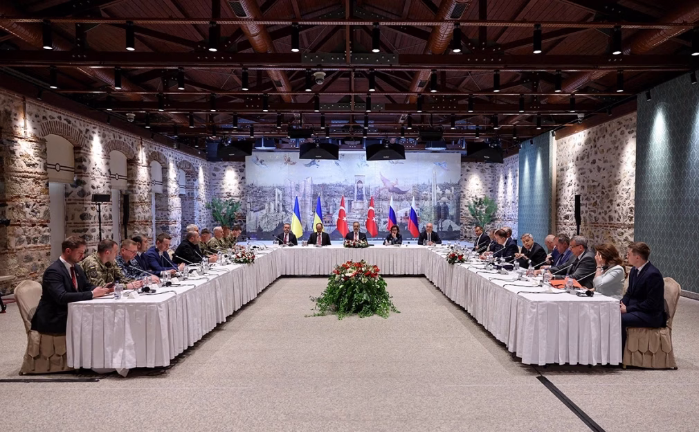 Rușii și ucrainienii au negociat în rusă, dar ucrainienii au angajat translator