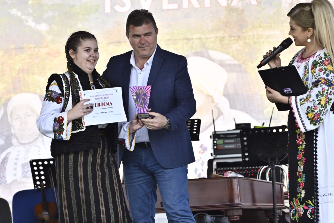 FESTIVALUL NAȚIONAL DE FOLCLOR “DOMNICA TROP”