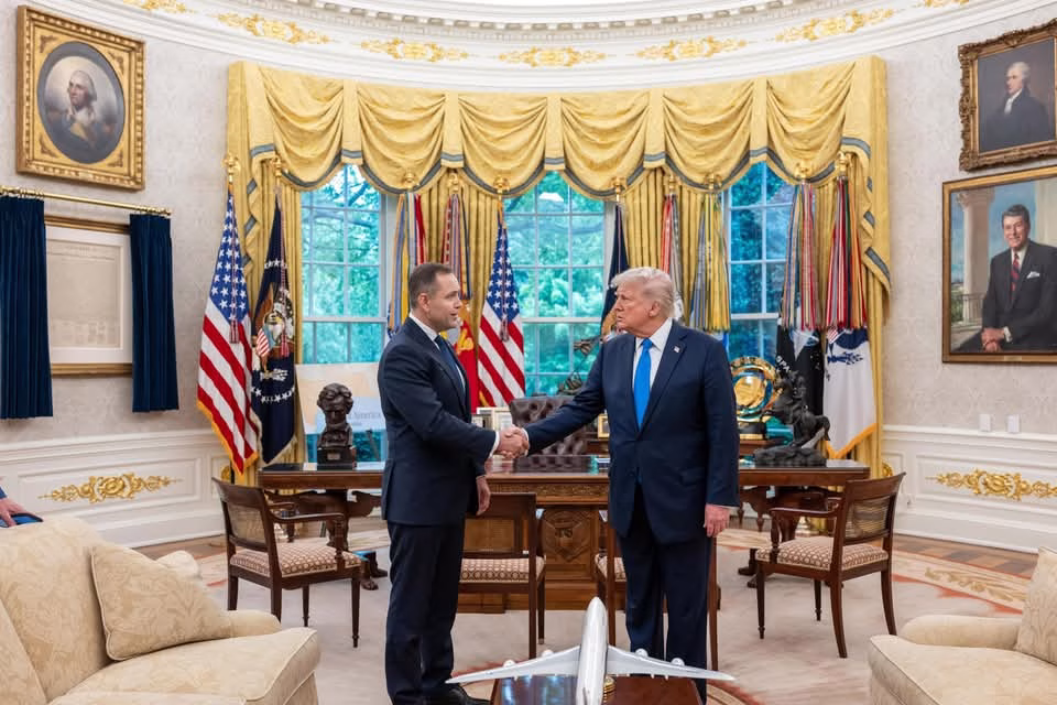 DIFERENȚĂ FAȚĂ DE ROMÂNIA: Candidatul naționalist la președinția Poloniei primit de Trump la Casa Albă