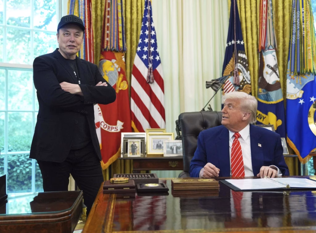 Adrian Năstase: Mai există guvernul american?