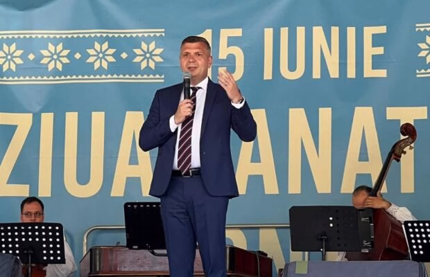 Șeful PSD și al CJ Caraș Severin: Sentimentul acesta de sfârșit de lume sau de întoarcere în 2010 (pe vremea lui Băsescu și Boc) vine și din lipsa de empatie a decidenților politici de la vârful Executivului. Comunicarea se face aproape exclusiv pe criterii de forță și se găsesc zilnic categorii socio-profesionale care sunt de vină