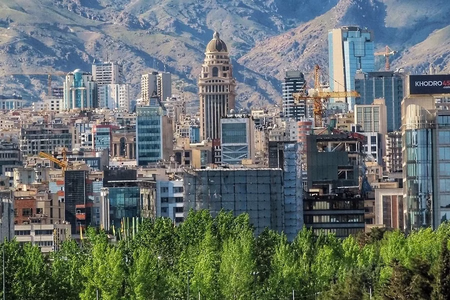 Oamenii pleacă din Teheran