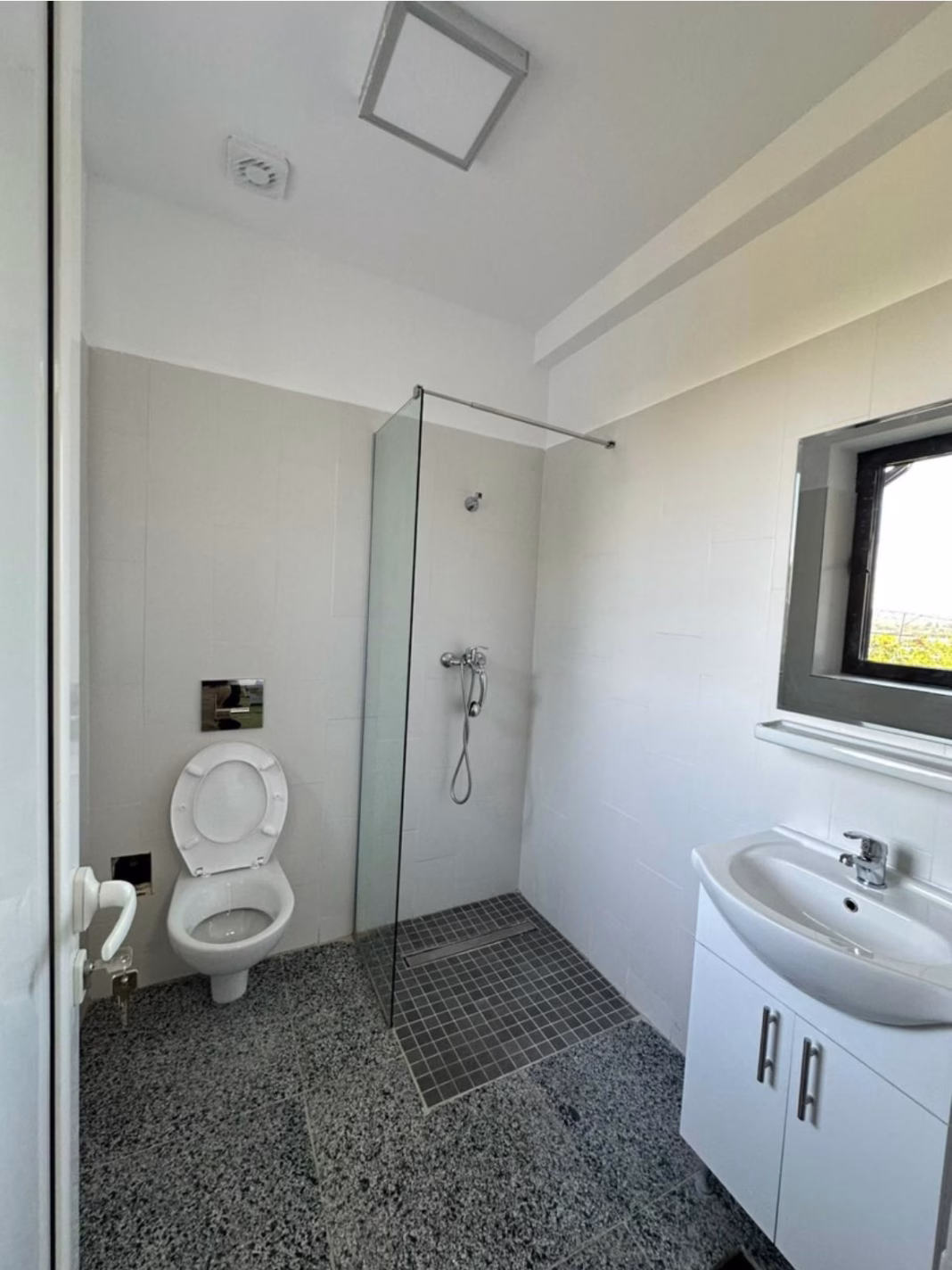 Modernizarea Secției de Boli Infecțioase de la Spitalul Județean din Drobeta Turnu Severin, aproape de final