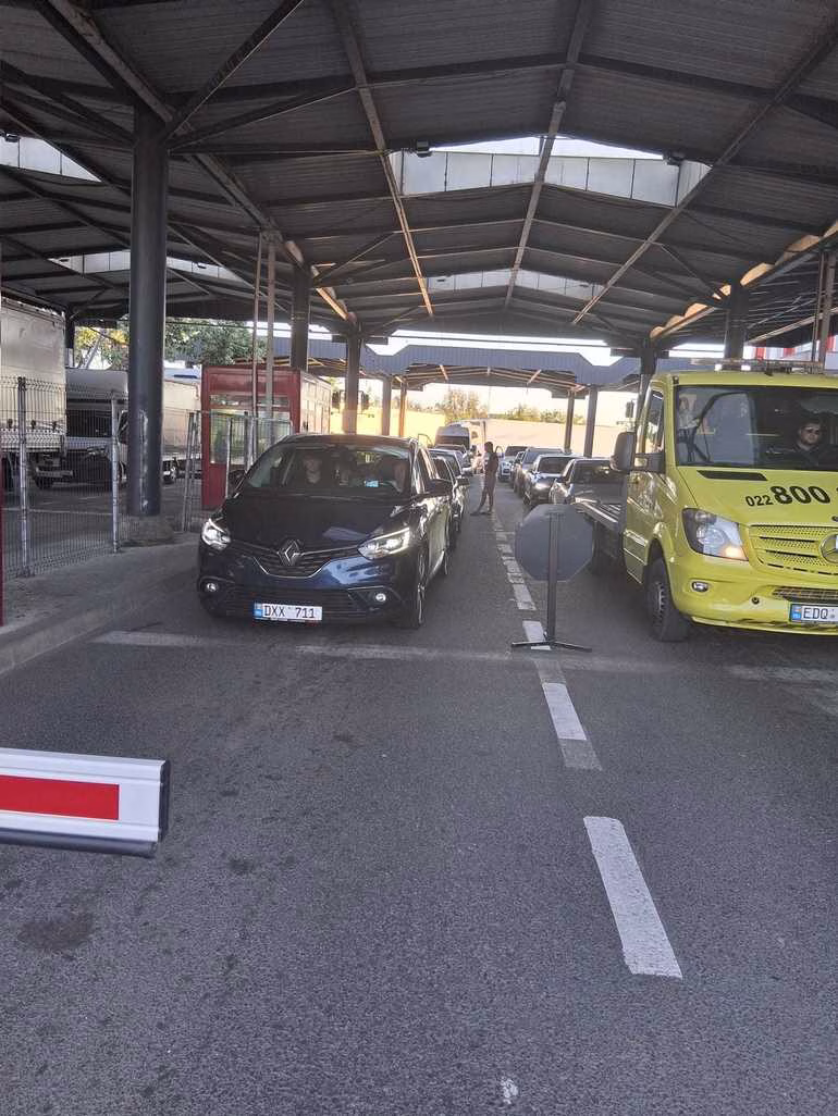 Angajații vămii Sculeni fac controale la sânge după tăierea sporurilor