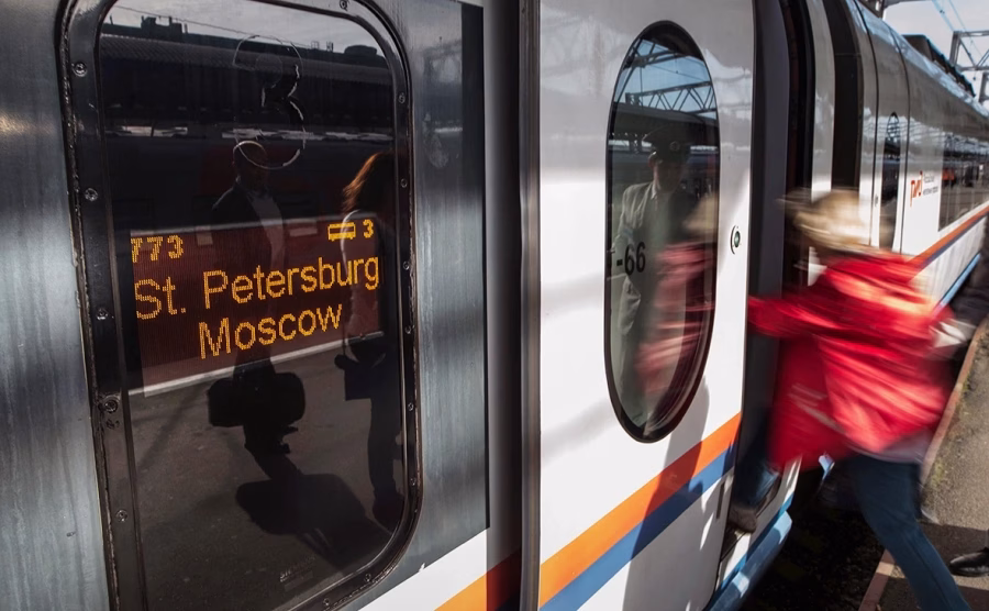 Zborurile au blocate intre Moscova și Sankt Petersburg. Biletele de tren s-au epuizat complet