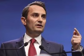 Mâna dreaptă a lui Bolojan care aleargă șoferii de la Guvern a primit de la RA-APPS un apartament de 135 mp