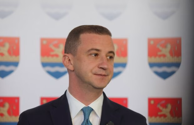 Simonis: Guvernul României caută dușmani și hrănește ura publică