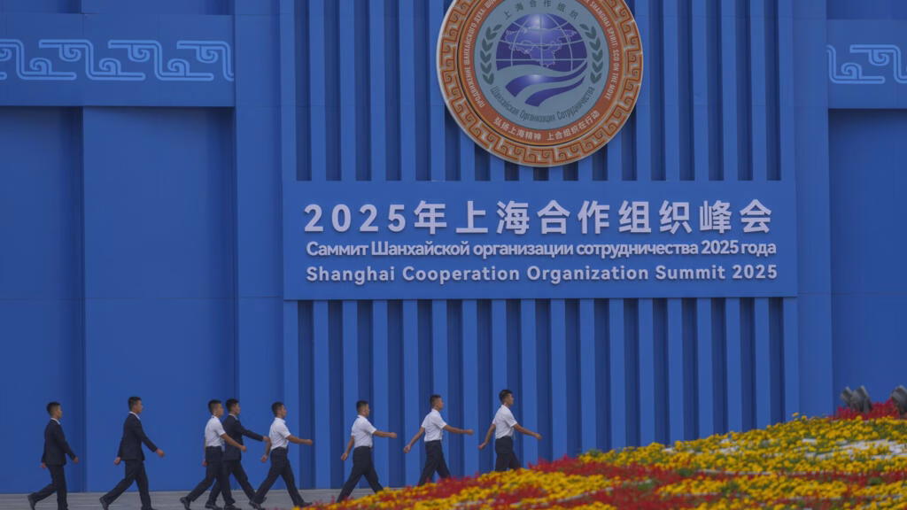 „Summitul OCS a fost un succes prin isteria pe care a provocat-o în Occident. Această întâlnire i-a rănit profund pe europeni, deoarece a confirmat că nu mai sunt în prima ligă geopolitică”